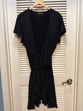Apt. 9 Black Short Sleeve Wrap Dress with Ruffle Trim